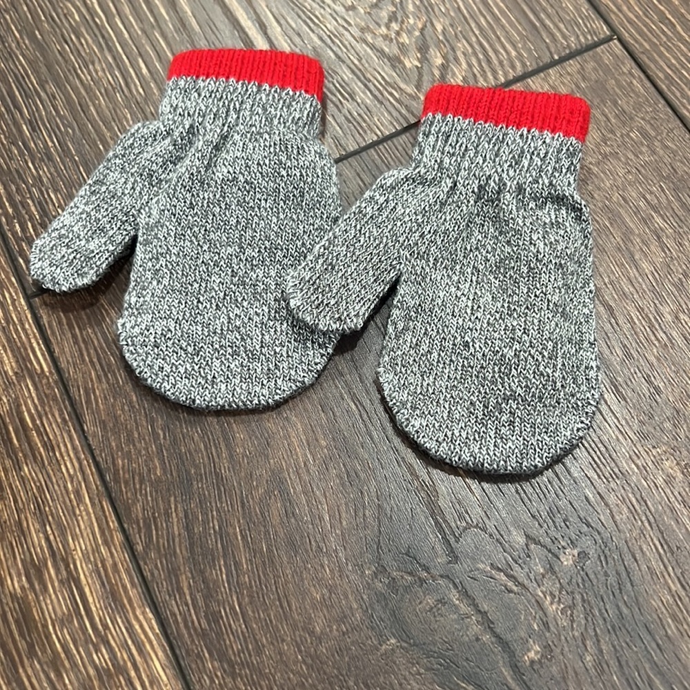 Baby Boy's Carter's Boots and Mittens Lot 3-6 month's - Picture 5 of 8